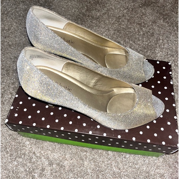 Kelly and Katie sparkly heels - Picture 1 of 3